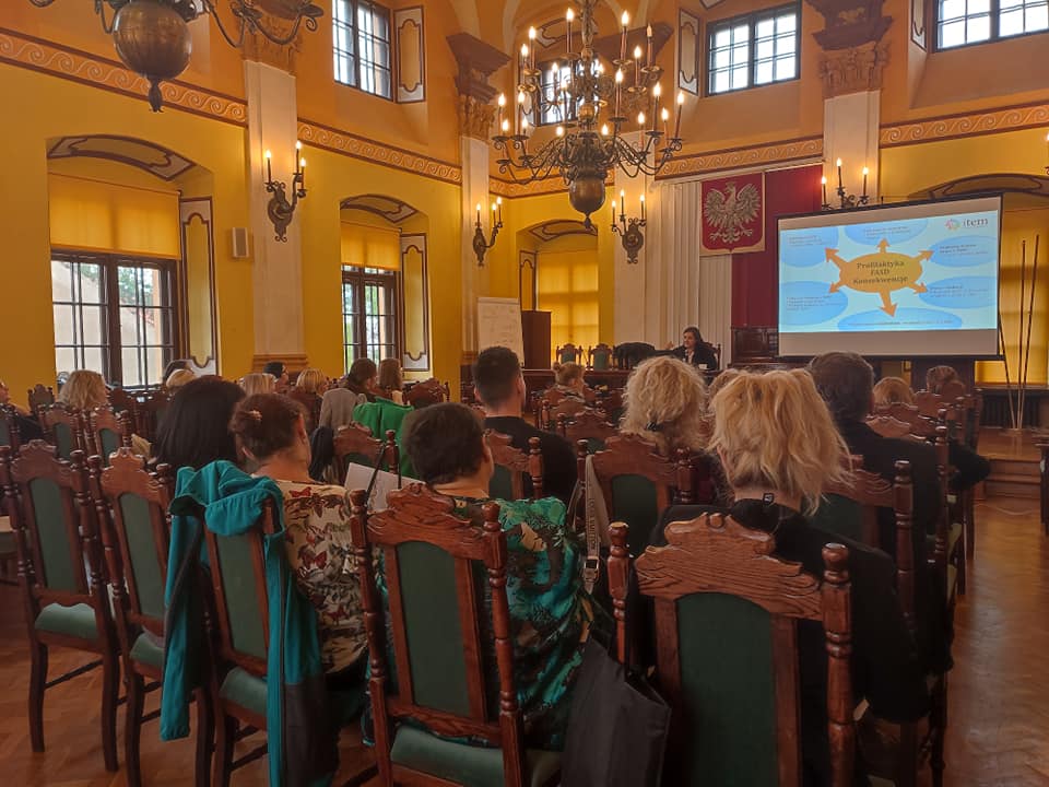 Zdjęcie: Uczestnicy spotkania słuchają wykładu Pani Teresy Jadczak - Szumiło